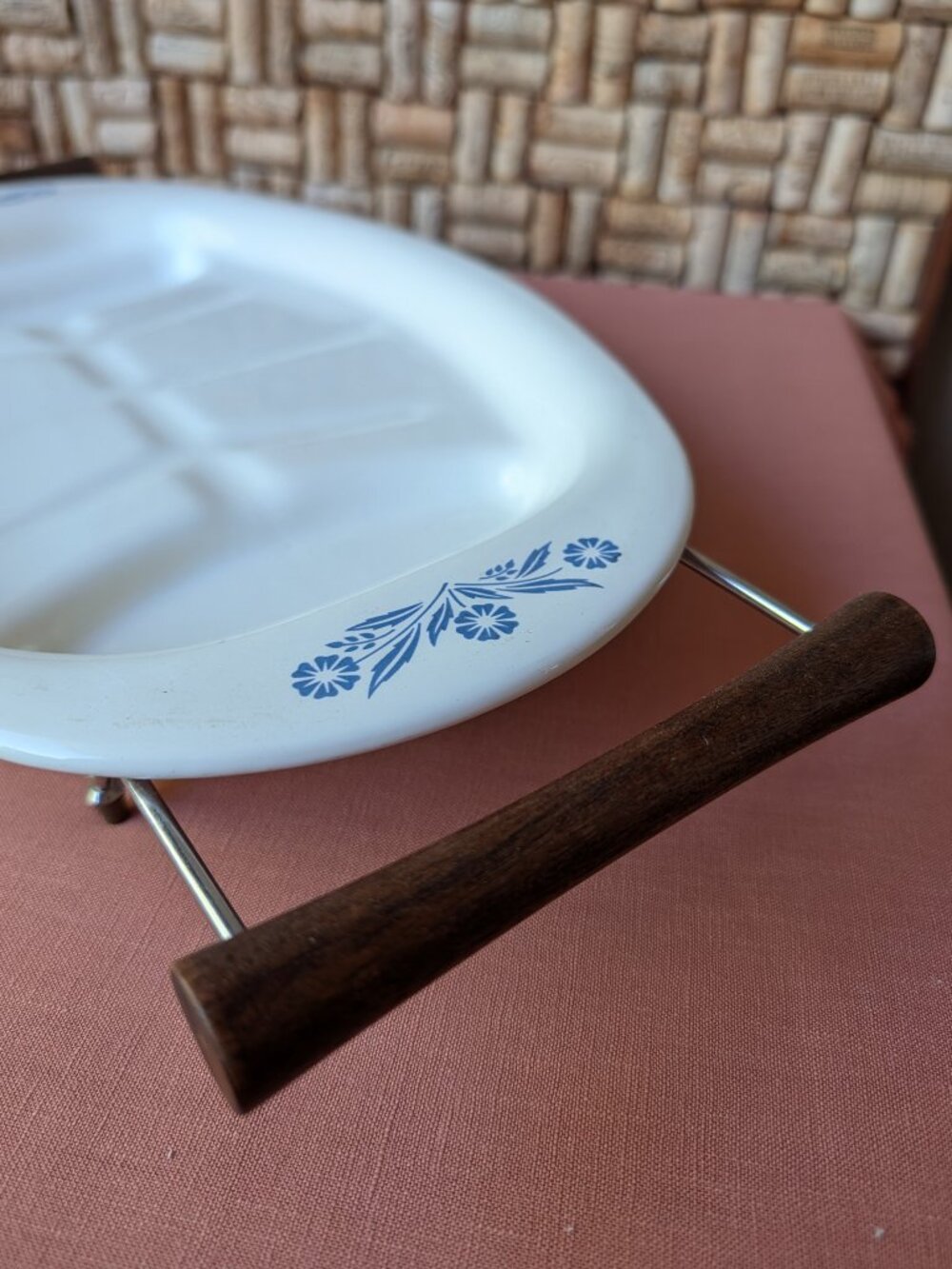 Meat Platter w/ MCM Metal & Wood Serving Base | CorningWare P‑19 Blue Cornflower - Picture 4 of 12